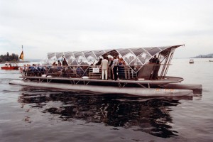 Volle Kraft voraus! Bis zu 15 Kilometern pro Stunde fährt der Solar-Katamaran Helios der Firma Kopf. Bild: A. Ellinger