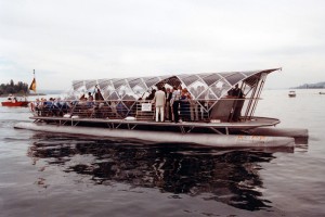 Volle Kraft voraus! Bis zu 15 Kilometern pro Stunde fährt der Solar-Katamaran Helios der Firma Kopf.  Bild: A. Ellinger