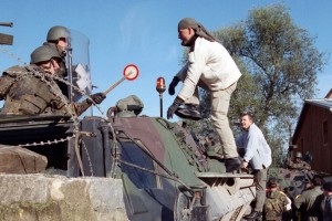 Bundeswehr-Soldaten bereiten sich auf einen Einsatz im Kosovo vor - Impressionen vom Truppenübungsplatz in Hammelburg.  Bild: A. Ellinger