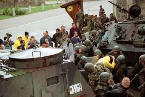 Bundeswehr-Soldaten bereiten sich auf einen Einsatz im Kosovo vor - Impressionen vom Truppenübungsplatz in Hammelburg.  Bild: A. Ellinger